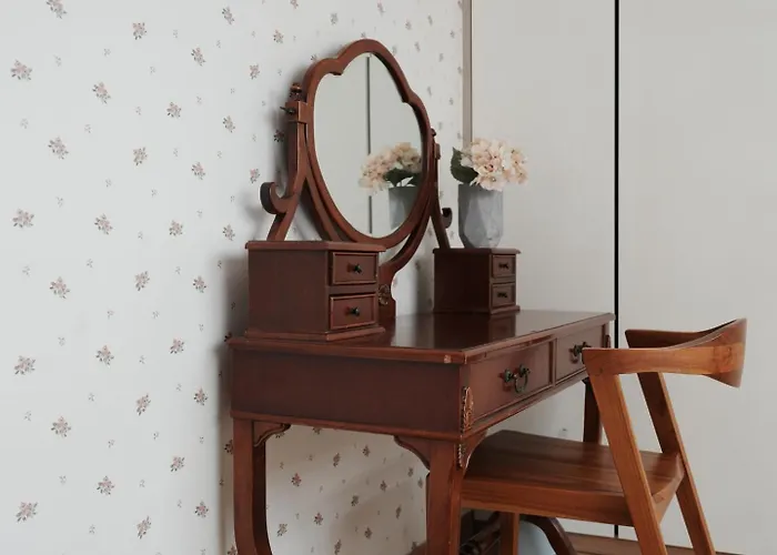 Comfortable 10 Min From Hongik University, 5min From Gajwa Station With Baby Products, 4 Bedrooms 8 People * Seoul