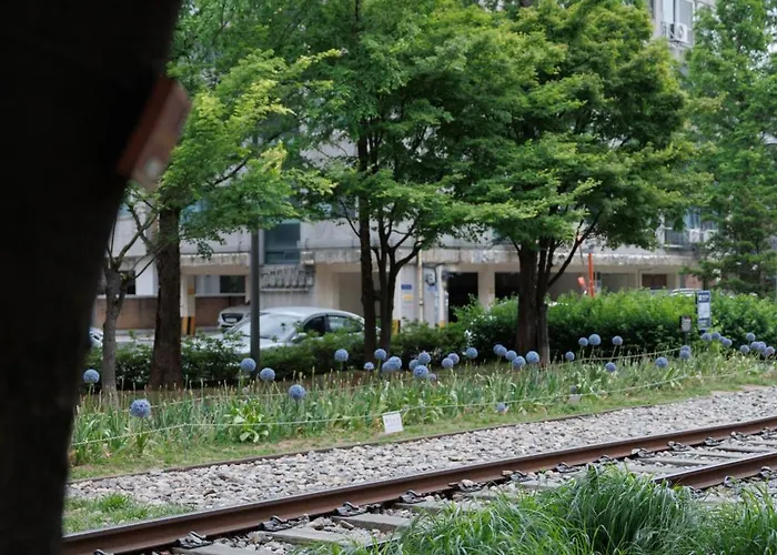 Comfortable 10 Min From Hongik University, 5min From Gajwa Station With Baby Products, 4 Bedrooms 8 People *