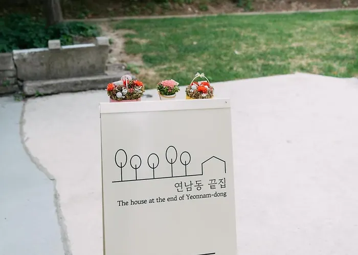 Apartment Comfortable 10 Min From Hongik University, 5min From Gajwa Station With Baby Products, 4 Bedrooms 8 People Seoul