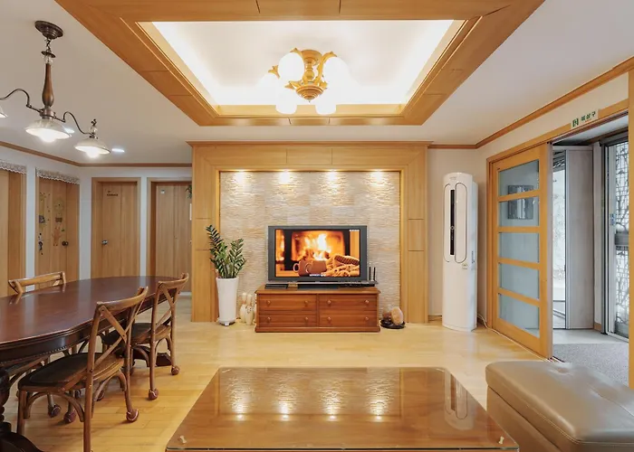 Comfortable 10 Min From Hongik University, 5min From Gajwa Station With Baby Products, 4 Bedrooms 8 People Apartment *