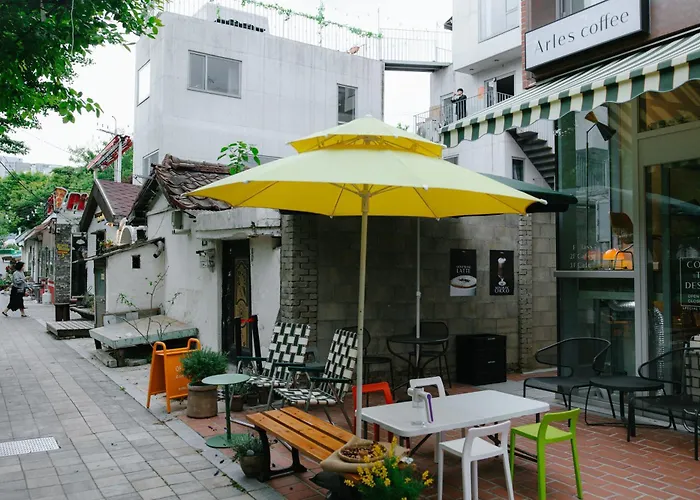 Apartment Comfortable 10 Min From Hongik University, 5min From Gajwa Station With Baby Products, 4 Bedrooms 8 People *