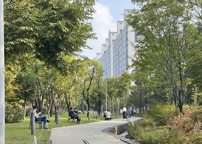Comfortable 10 Min From Hongik University, 5min From Gajwa Station With Baby Products, 4 Bedrooms 8 People Apartment Seoul