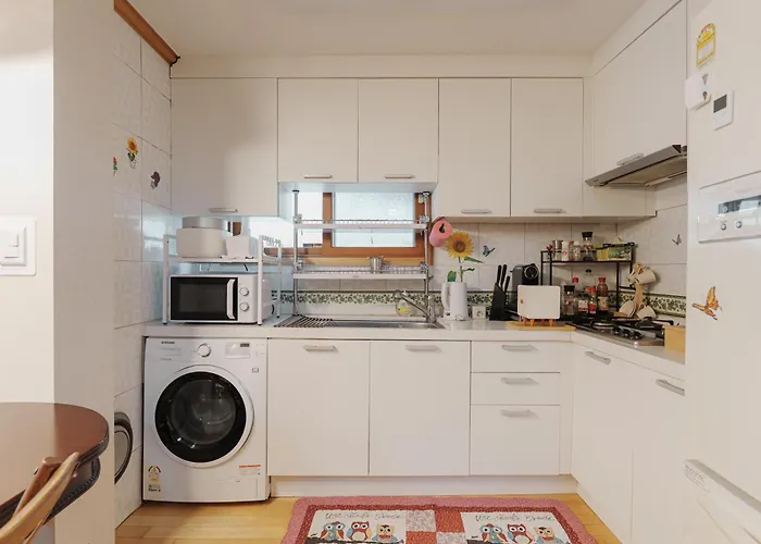 Apartment Comfortable 10 Min From Hongik University, 5min From Gajwa Station With Baby Products, 4 Bedrooms 8 People