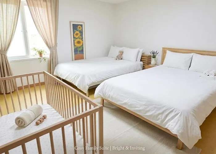 Comfortable 10 Min From Hongik University, 5min From Gajwa Station With Baby Products, 4 Bedrooms 8 People *